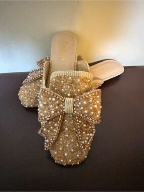 Taosili pearl, rhinestone Beaded Bow square toe slip on Mules in Gold -